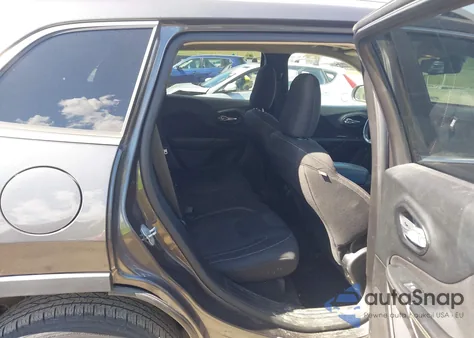 2015 Jeep Cherokee Latitude z USA, uszkodzony, nr VIN 1C4PJMCB8FW626529